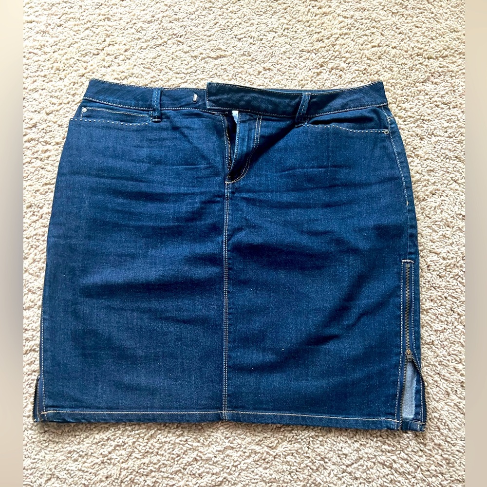 Jean skirt with zippers on both sides